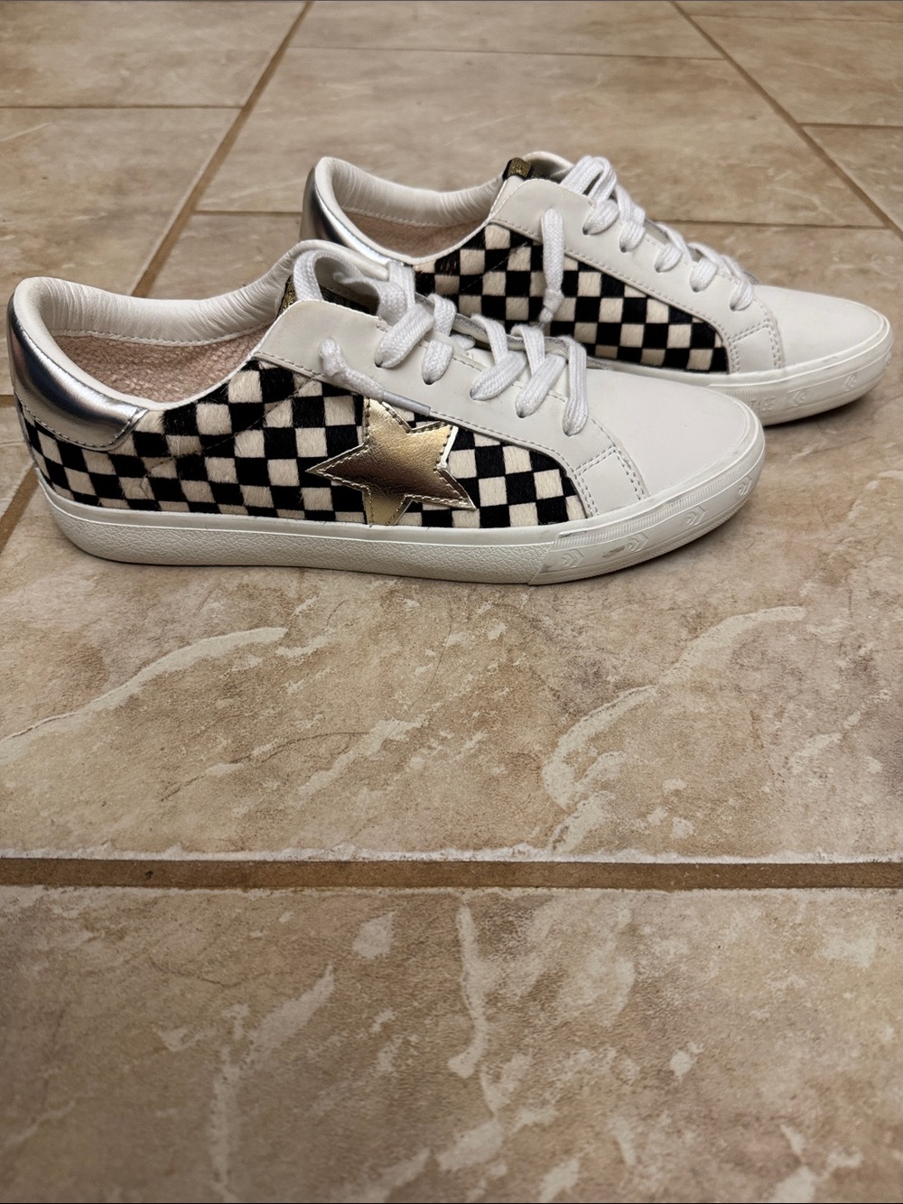 Vintage Havana’s ~SIZE 9
Black/White Cowhide Print~Excellent Condition!!!!🤩 🤩